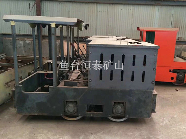 矿用柴油机车