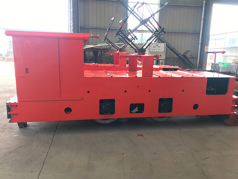 架线式工矿电机车