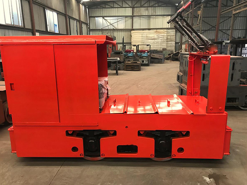 架线式工矿电机车